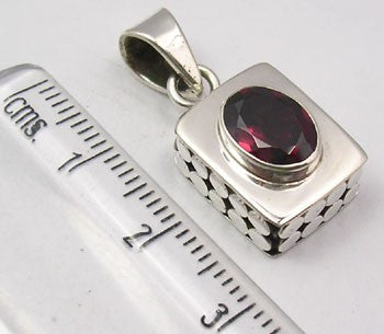 Pandantiv Argint 925 cu Garnet 2,5 cm lungime