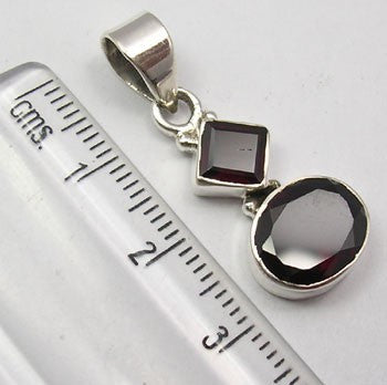 Pandantiv Argint 925 cu Garnet 3,1 cm lungime