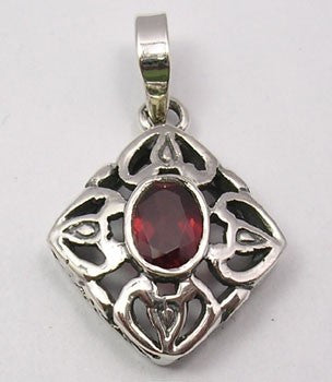 Pandantiv Argint 925 cu Garnet 3,2 cm lungime