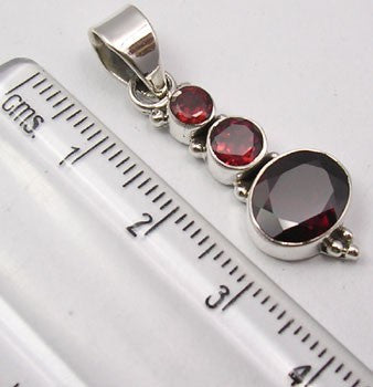 Pandantiv Argint 925 cu Garnet 3.5 cm lungime