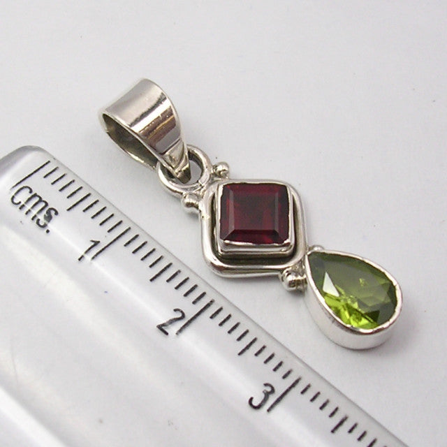 Pandantiv Argint 925 cu Garnet si Peridot, 3.3 cm lungime