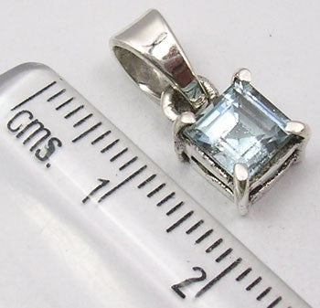 Pandantiv Argint 925 cu Topaz Albastru 1,4 cm lungime